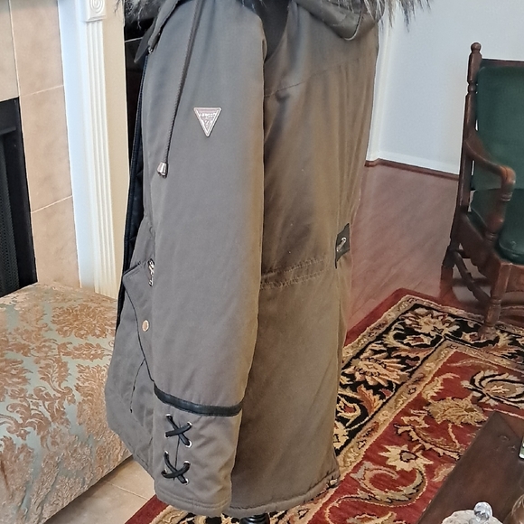Guess Puffer Coat with Fur Hood Large - Picture 5 of 6